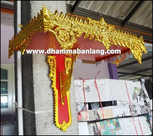 หิ้งพระปิดทอง ไม้เบญจพรรณ สีแดงปิดทอง มีให้เลือก 12 ขนาด (หน้ากว้าง 9 - 32 นิ้ว)