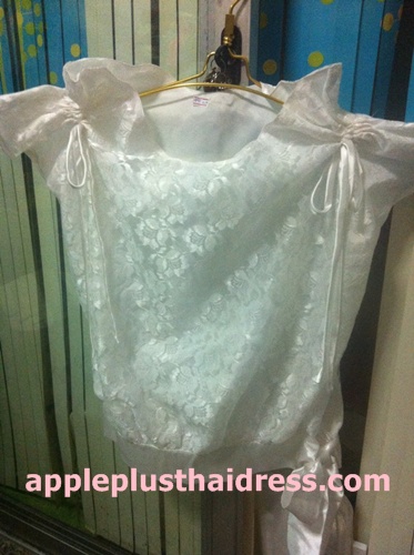 TA05 เสื้อผ้าไทยสีขาว ติดโบว์ที่บ่า (ผู้ใหญ่)