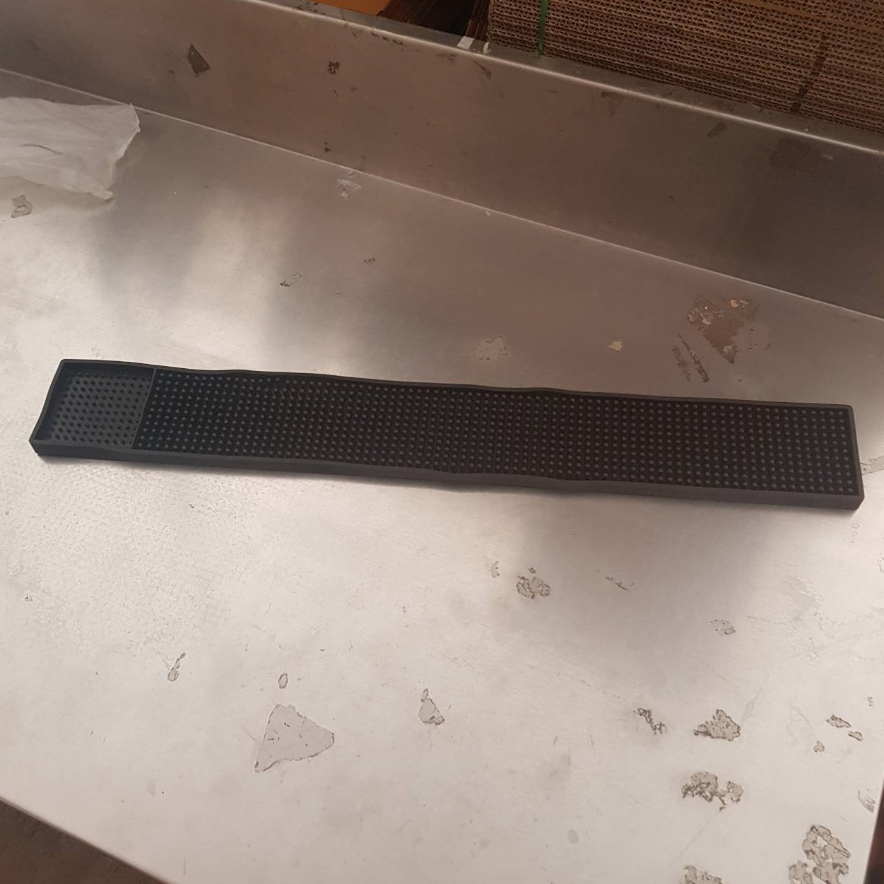 เสื่อบาร์ยางกันลื่น แผ่นรองจานรองแก้ว 60x8 ซม. สูง 1 ซม. Rubber Bar mat 60x8 cm. รหัส 1029