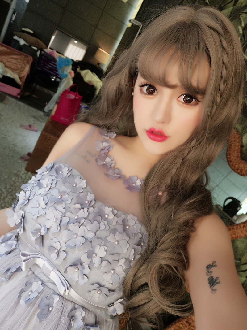 เดรสยาวออกงานสีเทาปักดอกไม้มุก ปักดอกไม้มุกรอบคอ หน้าอกผ้าตาข่ายซีทรู