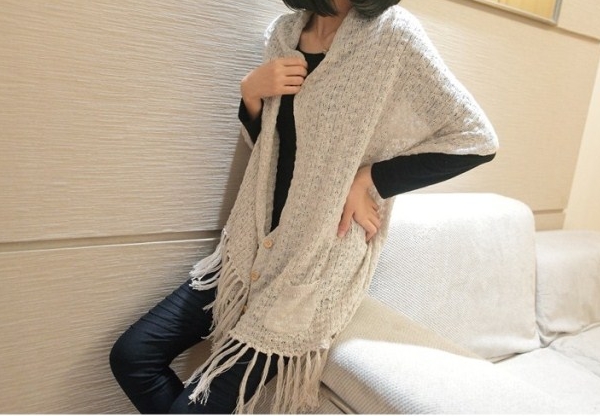 Pro Order - เสื้อกันหนาวแฟชั่น กระดุมหน้า มีกระเป๋าสองข้าง สามารถเปลี่ยนผ้าคลุม ผ้าพันคอก็ได้ : สีกากี / สีครีม