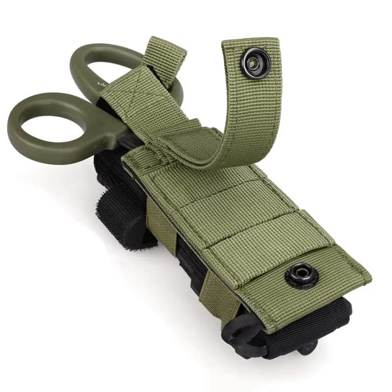 เพ้าผ้าใส่สายห้ามเลือด และกรรไกรสนาม แบบเปลือย