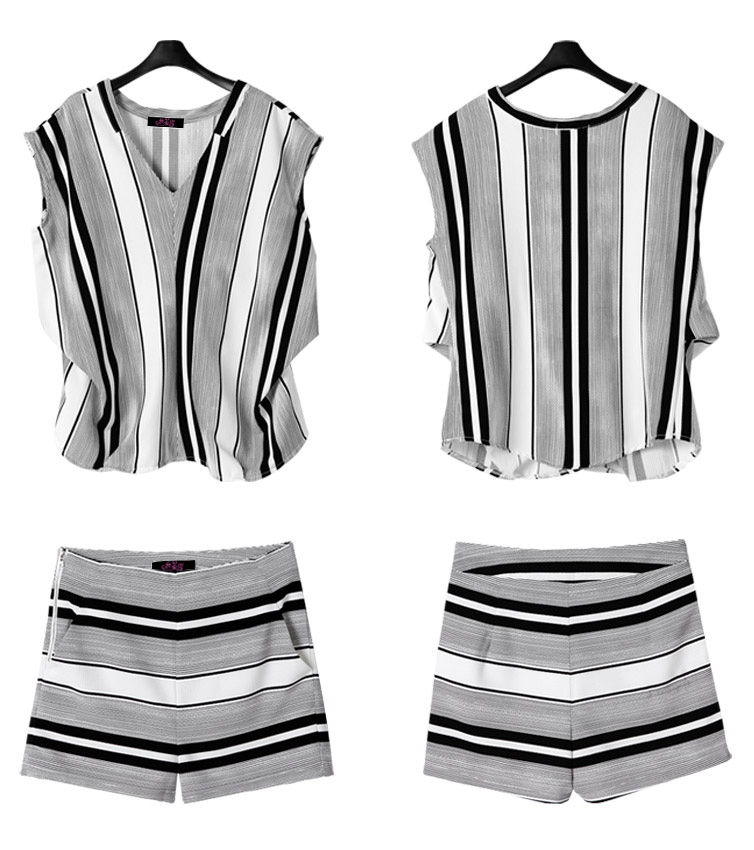 ##พร้อมส่ง## ชุดเซตคู่เสื้อ กางเกงขาสั้นไซส์ใหญ่ เสื้อคอวีแบบทันสมัย ลายผ้าแบบเดียวกันกับกางเกง อินเทรนแน่นอน