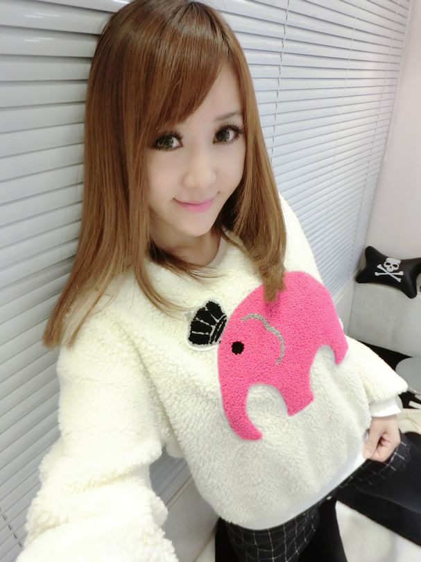 Pro Order - เสื้อกันหนาวแฟชั่นเกาหลี ผ้าขนแก คอมกลม ยืดได้ หวาน ๆ ด้านหน้ามีการ์ตูนช้างใส่มงกฏสีชมพูน่ารัก