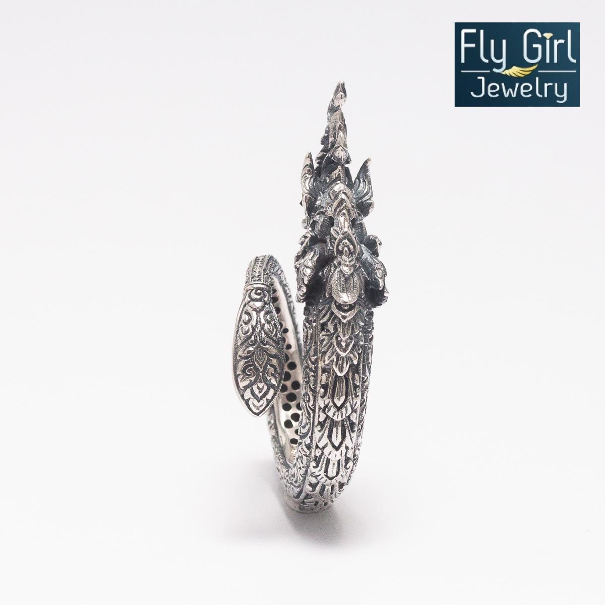 แหวนพญานาคราชดวงตาพลอยไพลินแท้(ราศีกันต์) คุ้มภัย เรียกโชคลาภ เป็นวัตถุมงคลที่เหมาะกับผู้ที่ปรารถนาความสุขสมหวัง