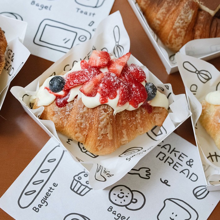 กระดาษไขรองอาหาร (Greaseproof paper) เคลือบกันน้ำ-น้ำมัน ขนาด 18x18 cm. (แพ็ค 98-100 ชิ้น)