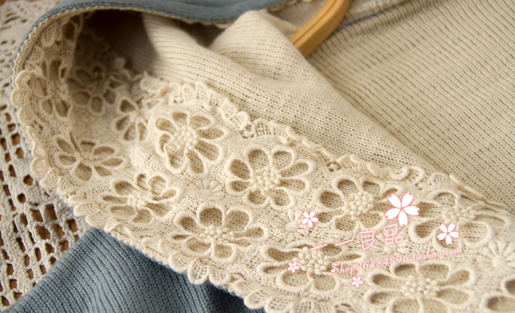 Pre Order - เสื้อกันหนาวแฟชั่น ผ้าหนา ผ้าลูกไม้รอบคอและหมวก สี : สีฟ้า / สีดำ