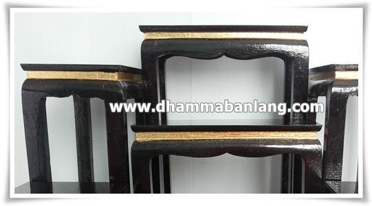 โต๊ะหมู่บูชา หมู่ 7 หน้า 5 แถบทอง ไม้ทุเรียน ขาตรง สีโอ๊ค (คลิ๊กดูขนาด)