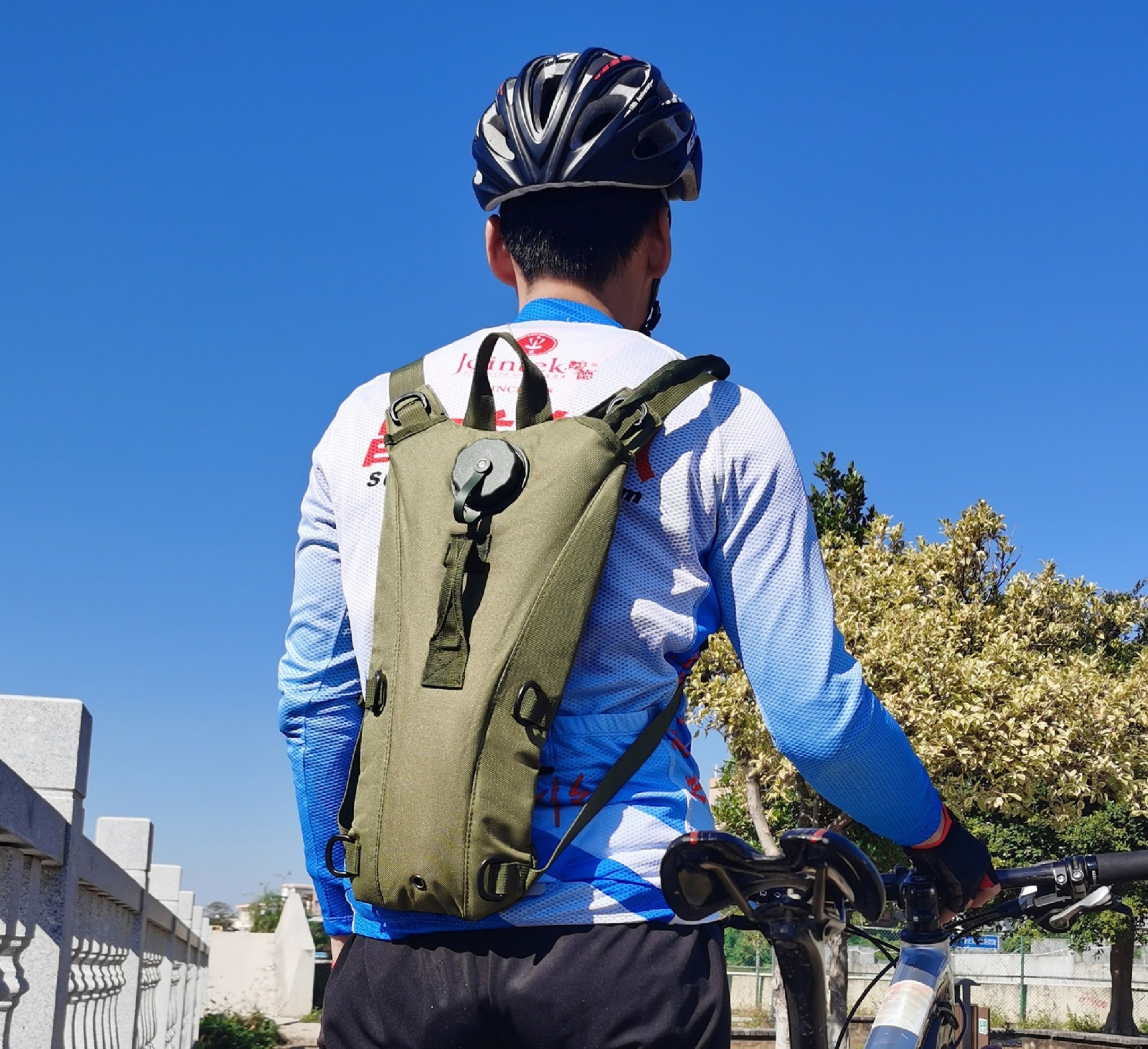 เป้น้ำ 008 + ถุงน้ำ 2.5 ลิตร (มีหลายสี)