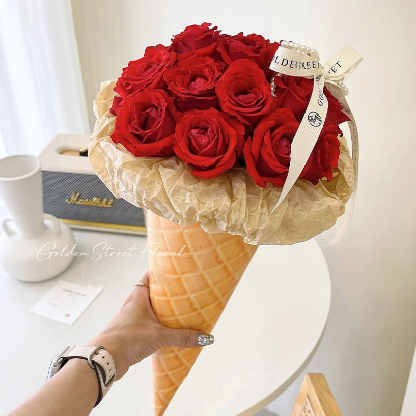 กระดาษห่อดอกไม้ลาย Ice Cream Cone (แพ็ค 10 ชิ้น)