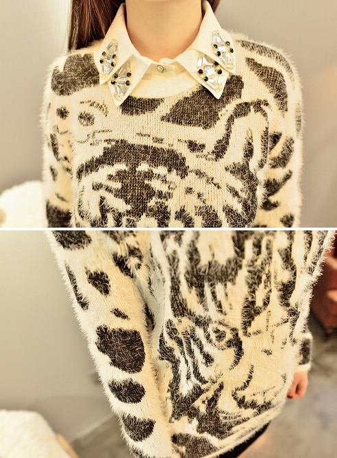 Pre Order - เสื้อกันหนาวแฟชั่นเกาหลี ผ้ากำมะหยี่ขนนุ่ม ลายเสือ สีขาว-ครีม