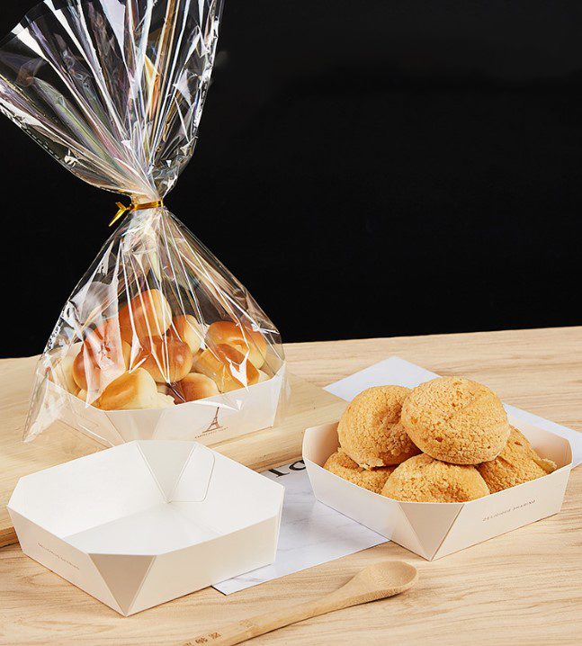 ถาดใส่ขนมพร้อมกระดาษรอง แพ็ค 50 ชิ้น