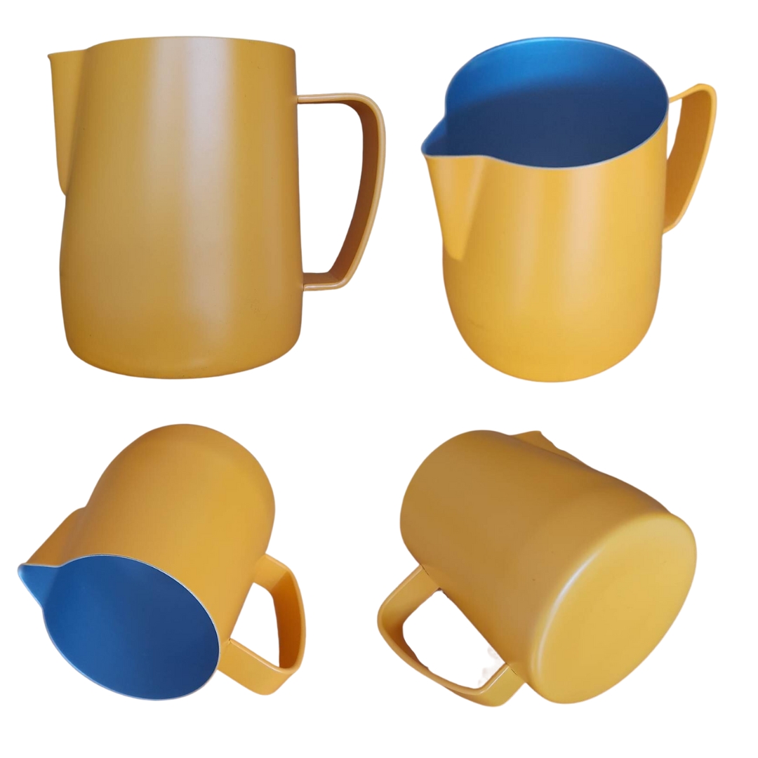 พิชเชอร์สแตนเลส เคลือบเทปล่อน ถ้วยตีฟองนม สีเหลือง ขนาด 350 ml รหัส 0127