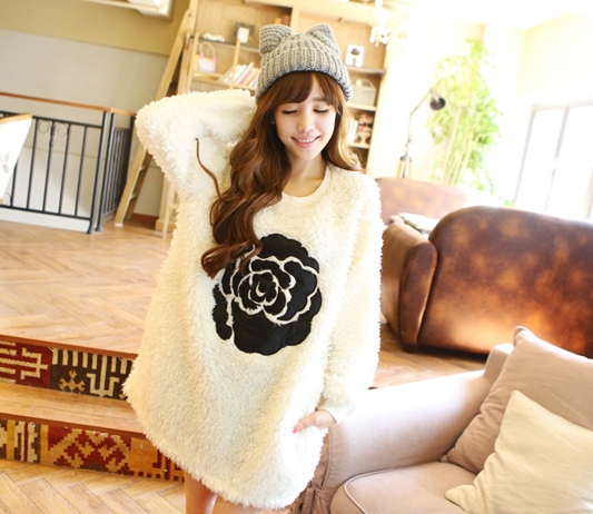 Pre Order - เสื้อกันหนาวแฟชั่นเกาหลี ขนสัตว์นำเข้า มีความนุ่มสบาย : สีขาว / สีดำ