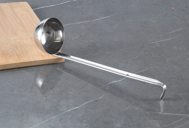 กระบวยตักน้ำเชื่อม 1OZ / 30CC 5CM ความยาวรวม 25CM น้ำหนักประมาณ 57G / ชิ้น