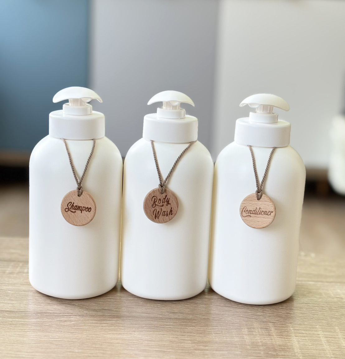 ขวดรีฟิล ขนาด 500 ml. พร้อมป้าย Tag ไม้จริง (ตามรูป)