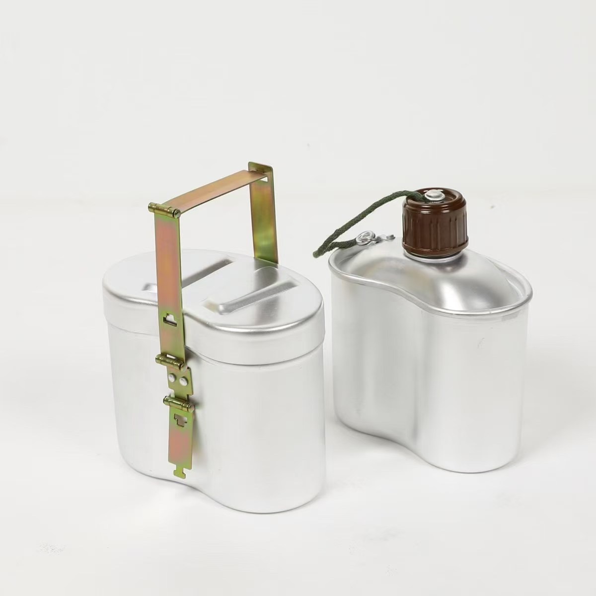 กระติกน้ำทหารอลูมิเนียม ทรงเหลี่ยม พร้อมปลอก