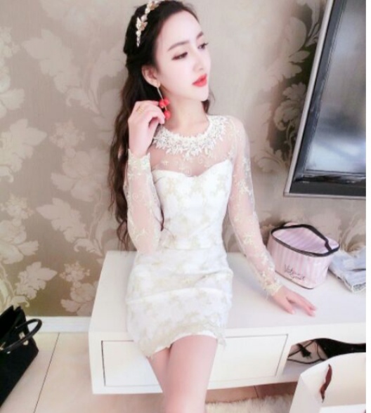 เดรสผ้าคอตตอนผสมspandex สีขาว เฉพาะด้านหน้าชุดเย็บซ้อนด้วยผ้าลูกไม้ปักลาย