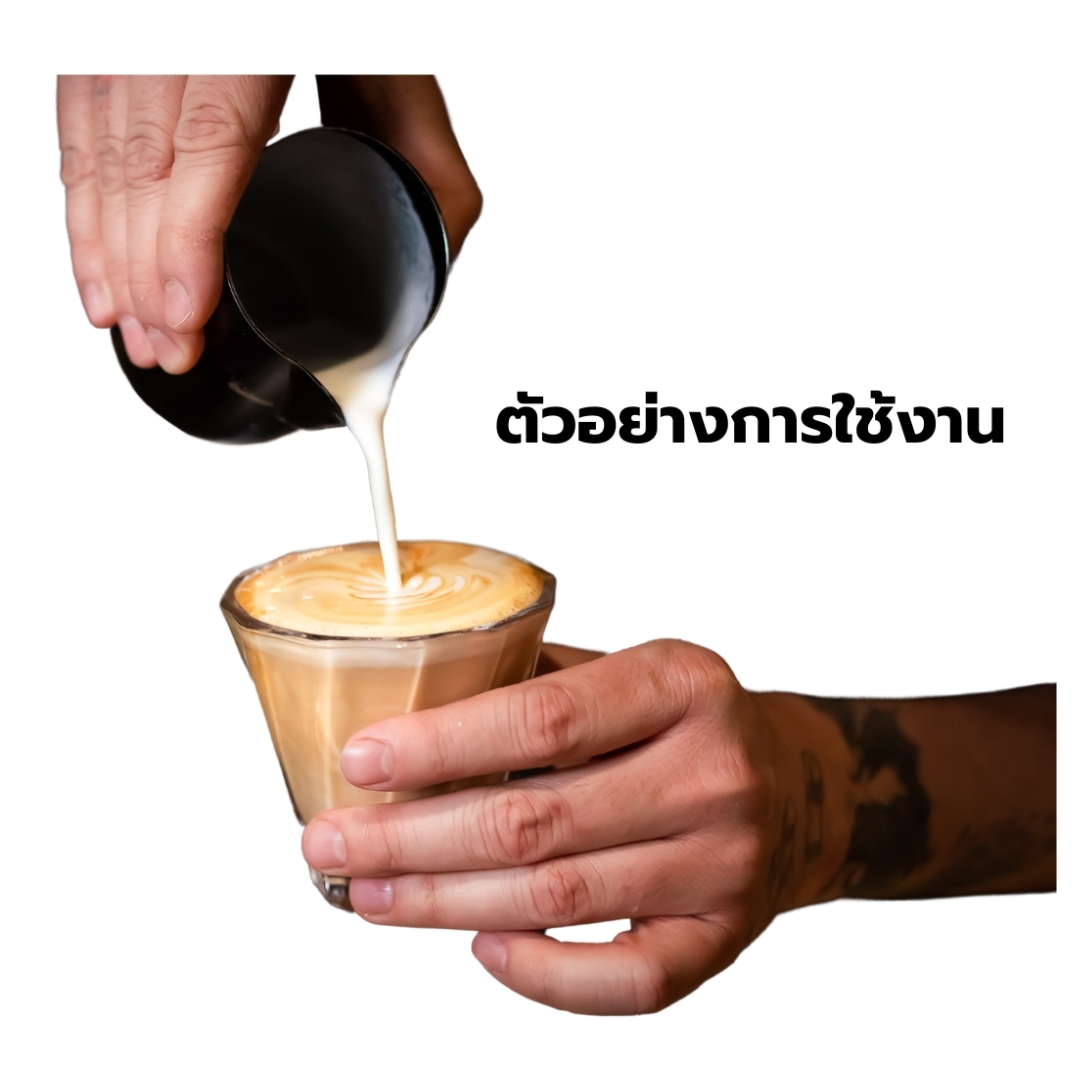 ถ้วยตีฟองนม สตรีมนม มียางซิลิโคลนหุ้มกันลื่นมือ กันร้อน ขนาด 600 ML สีน้ำตาล รหัส 2576