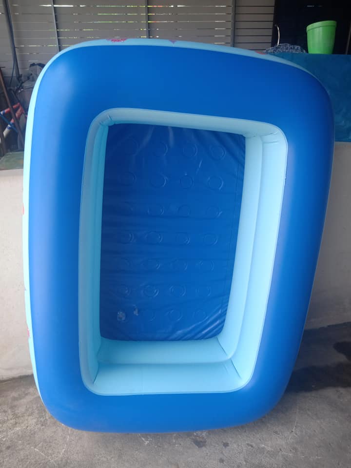 สระน้ำเป่าลมมีพื้นกันกระแทกลายเป็ดน้อย