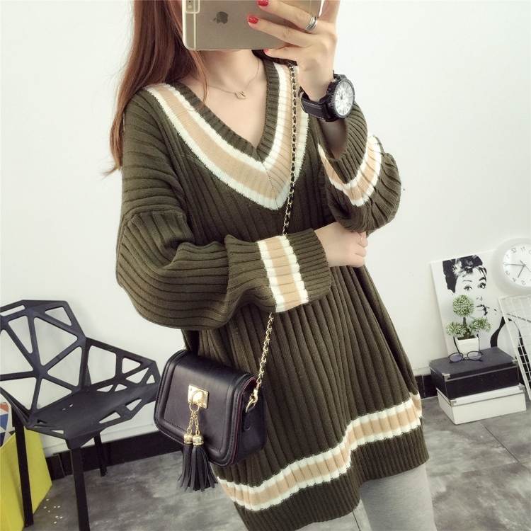 PreOrderคนอ้วน - เสื้อกันหนาว ไหมพรม คอวี สี : เขียว / เบจ