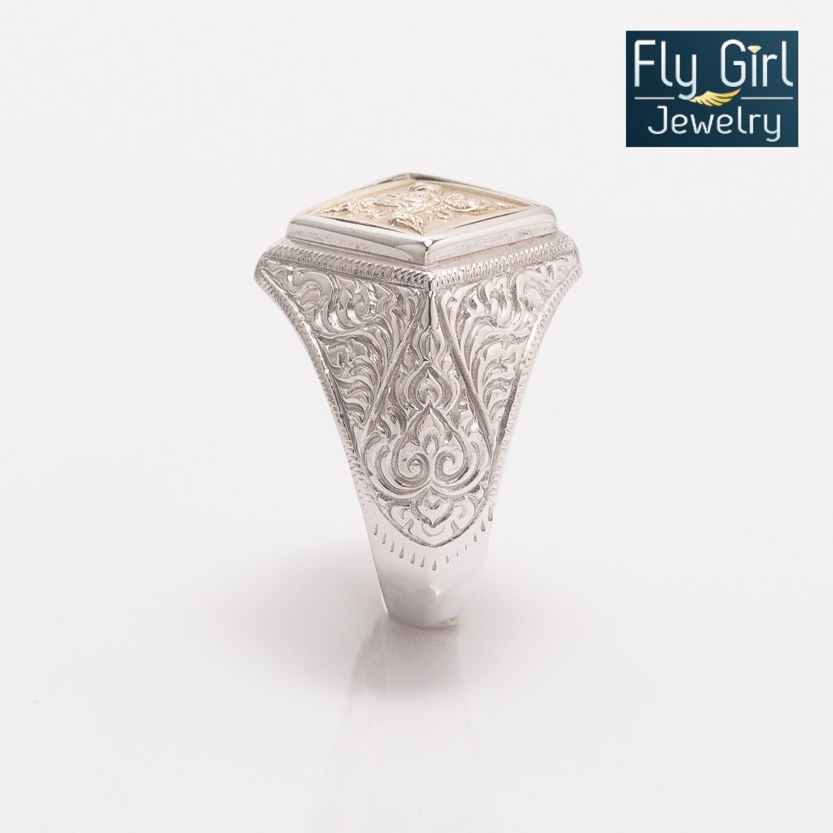 แหวนพญานาคราช๔ตระกูลหลังยันต์ดวงชะตาเมือง เหรียญผ่านพิธีพุทธาภิเษกแล้ว อธิษฐานจิตปลุกเสกโดยพระเกจิอาจารย์หลายท่าน