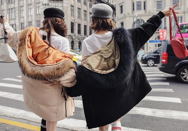 LD010 - เสื้อกันหนาว - เสื้อตัวยาว บุนุ่น หนา มีHoodเฟอร์ สี : เบจ / ดำ / แดง / อิฐ (เฟอร์จะสีต่างกันออกไป ตามรูปนะคะ)