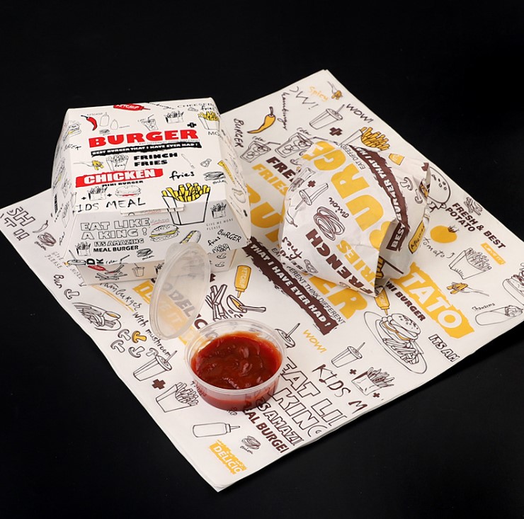 กระดาษเคลือบกันไขมัน (grease-proof paper) พิมพ์ลาย สำหรับห่อแฮมเบอร์เกอร์ (แพ็ค 100 แผ่น)