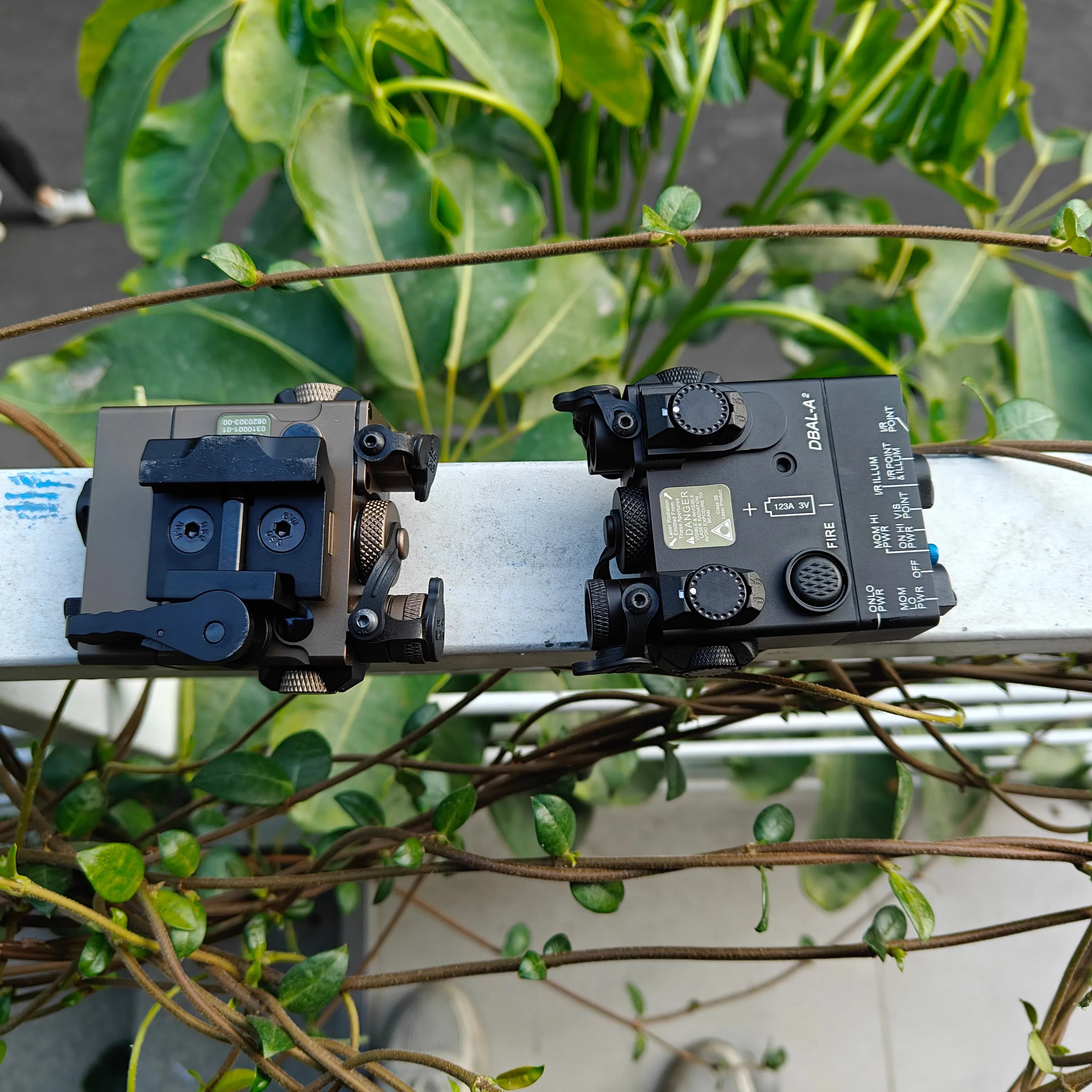 ไฟฉาย + Laser แดง IR DBAL-A2 บอดี้อลูมิเนียม ยี่ห้อ Sotac