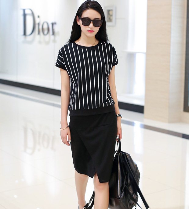 ##พร้อมส่ง## - เซตคู่ เสื้อ กระโปรง สไตล์ยุโรบ เสื้อยืดลายม้าลายดำ กระโปรงสั้นสีดำพอดี