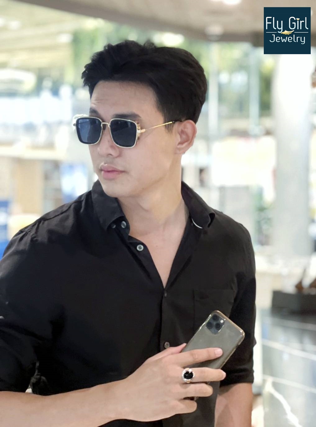 ใส่แหวนราหูนพสูรย์ เครื่องรางของขลังที่ติดตัวเราจะให้คุณเต็มที่ แหวนนพสูรย์ เทพผู้มีฤทธิ์ทั้ง ๙ จะเสริมกับเครื่องรางของขลัง และรูปรอย ลายสักทั้งปวงให้ เข้มขลังข้นขึ้น 100 % เต็ม และยังแพร่ไปคุ้มครองป้องกันดูแลรักษา ได้ถึงบริวาร