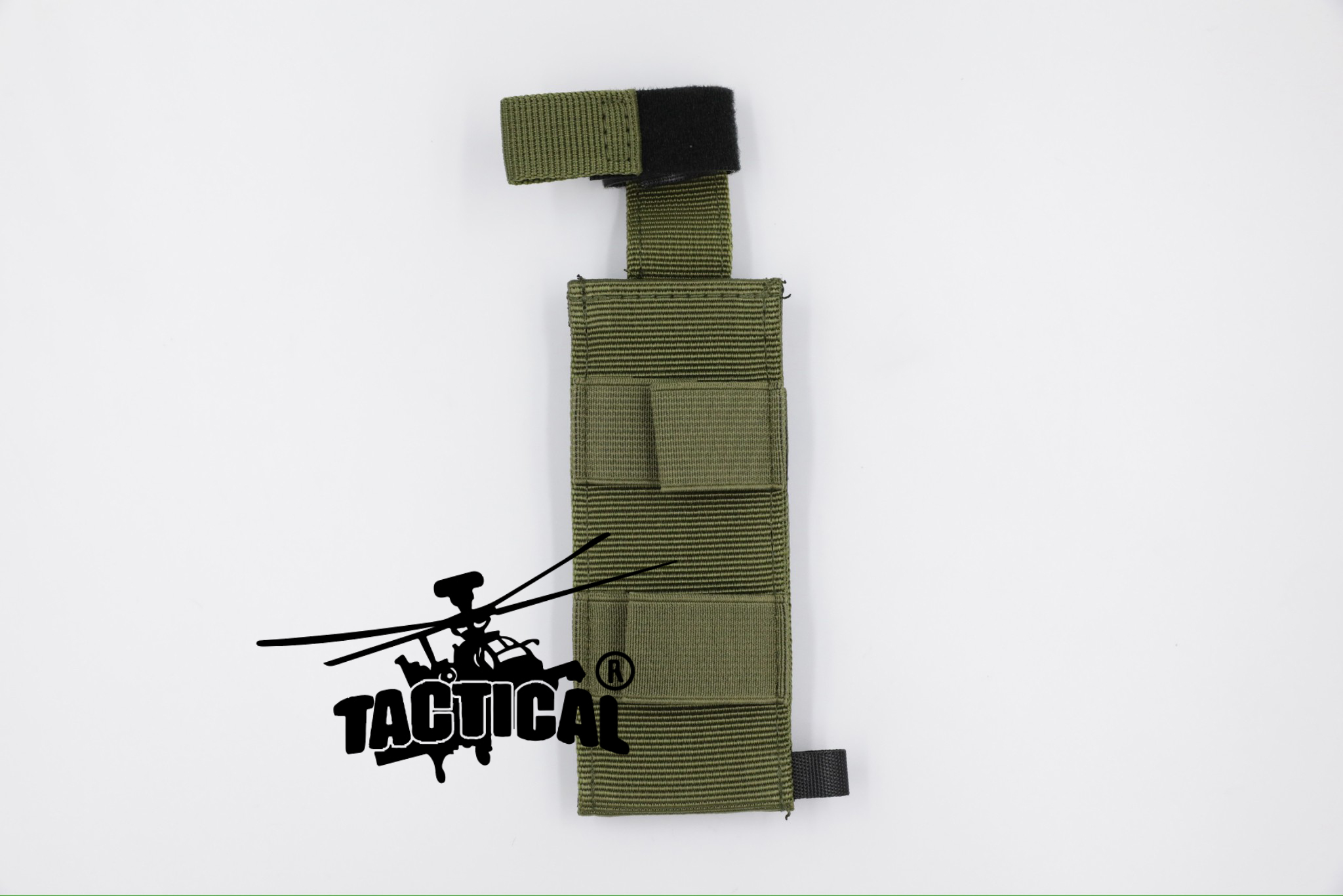 เพ้าผ้าใส่สายห้ามเลือด และกรรไกรสนาม แบบเปลือย