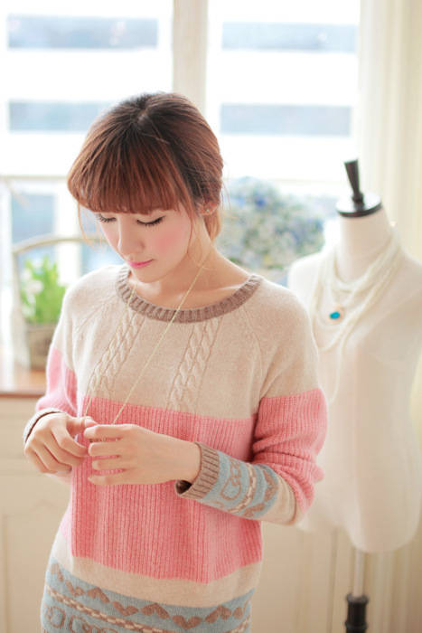 Pre Order - เสื้อกันหนาวแฟชั่น ไหมพรม ลายสวย สีชมพู-ครีมขาว