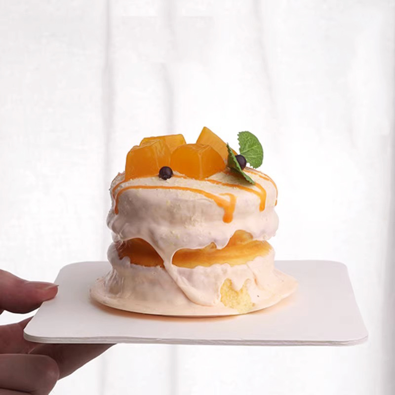 กล่องเค้กหูหิ้วสี่เหลี่ยม มีหน้าต่าง สำหรับใส่เค้กปอนด์ แพ็ค 10-25 ชิ้น (ฐานโฟม)