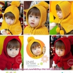 หมวกไหมพรมแบบใส่คลุมไหล่ มีฮู๊ดในตัว ติดปอมๆคู่ก้อนใหญ่ด้านบน และตรงที่ผูกรอบคอค่ะ