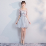 เดรสราตรีออกงานสีเทา ตัวเสื้อปักลายดอกไม้สีชมพูอ่อน