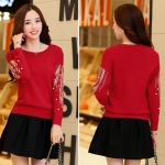 PreOrderคนอ้วน - เซตคู่กันหนาวแฟชั่น ไซส์ใหญ่ คนอ้วน เสื้อยืดไหมพรมบางแต่งลายช่วงแขน+กระโปรงจีบ สี : เสื้อดำ+กระโปรงดำ / เสื้อแดง + กระโปรงดำ / เสื้อเทา+กระโปรงดำ