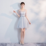 เดรสราตรีออกงานสีเทา ตัวเสื้อปักลายดอกไม้สีชมพูอ่อน