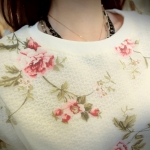 Pro Order - เสื้อกันหนาวแฟชั่น สองชั้นติดกัน ชิ้นในไม่หนามาก ชิ้นนอกเป็นผ้าชีฟองลายดอกไม้สีหวาน