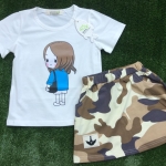 เสื้อยืดสีขาว และกระโปรงลายพราง