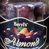 ฉลากสีดำขอบทอง Bittersweet Chocolate สอดไส้อัลมอนด์