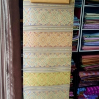 ผ้าไหมสังเคราะห์จัดชุดเหลืองทอง