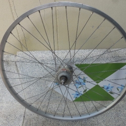 ล้อหน้าดุมไฟ รถจักรยานแม่บ้านญี่ปุ่น อลูมิเนียม