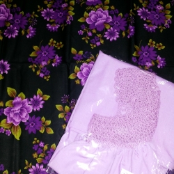 ชุดผ้าถุงพร้อมเสื้อคอกระเช้าลายโครเชต์ใหญ่