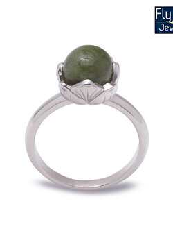 LOTUS พลอยกรีนแซฟไฟร์แท้เป็นพลอยดิบตามธรรมชาติ ไม่ผ่านการเผา ใส่กับชุดไทยสวยมากๆค่ะ