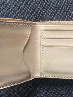 แพทเทิร์น กระเป๋าผูชาย เน้นสอดการ์ด