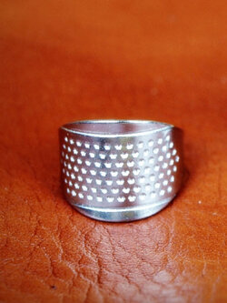 ที่กันนิ้ว ที่ดันเย็บเวลาเย็บหนัง แบบแหวน