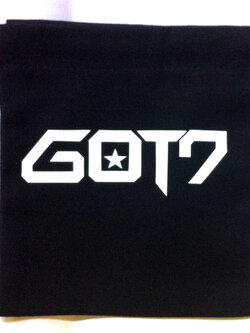 กระเป๋าผ้าหูรูด สีดำ Got7 01