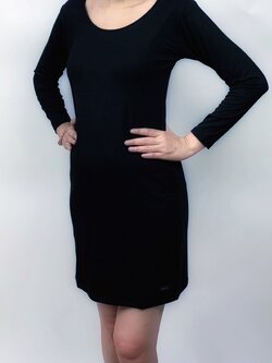 ชุดเดรสเหนือเข่า แขนยาว S-M