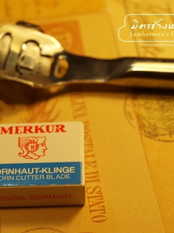 ใบมีดสำหรับด้ามปาดหนัง แต่งหนัง 1 กล่อง